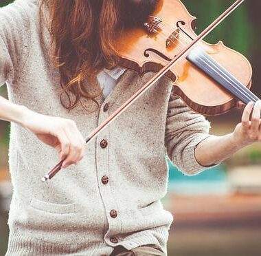 دوزان أوتار الكمان بشكل صحيح دون معلم